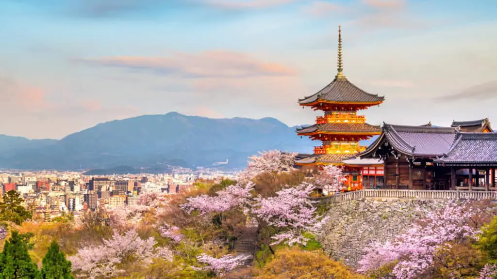 reasons to visit kyoto japan